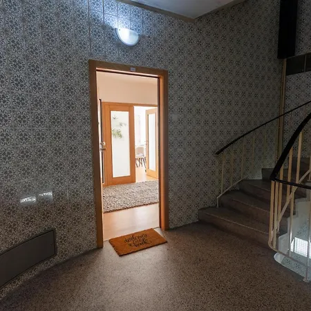Apartment Retreats Z *